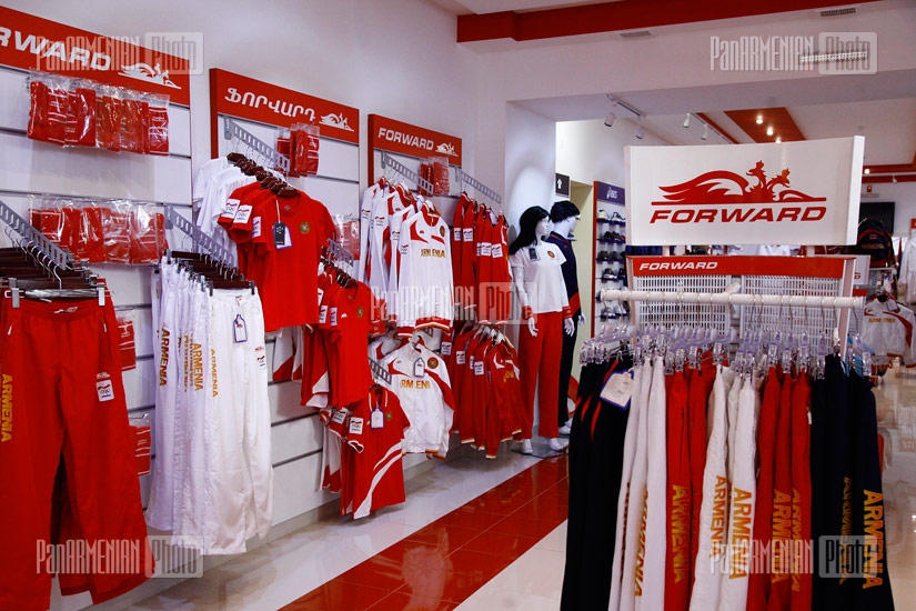 Открытие магазина спортивной одежды Forward
