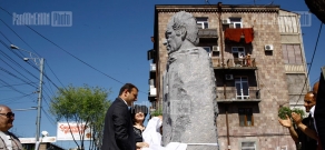 Opening of actor and writer Vahram Papazyan's statue 