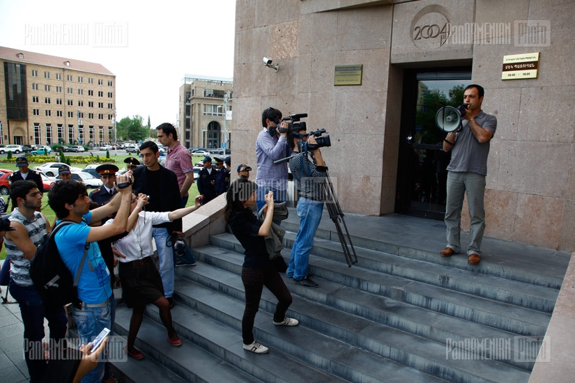 Activists organize manifestation from Mashtots park to Yerevan municipality