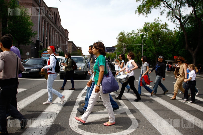 Activists organize manifestation from Mashtots park to Yerevan municipality