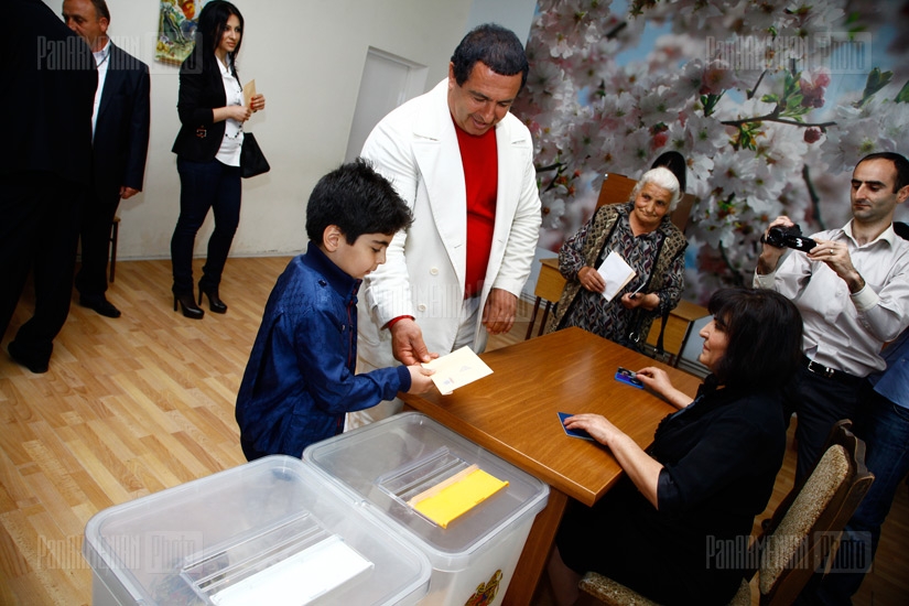 Парламентские выборы: лидер партии Процветающая Армения Гагик Царукян