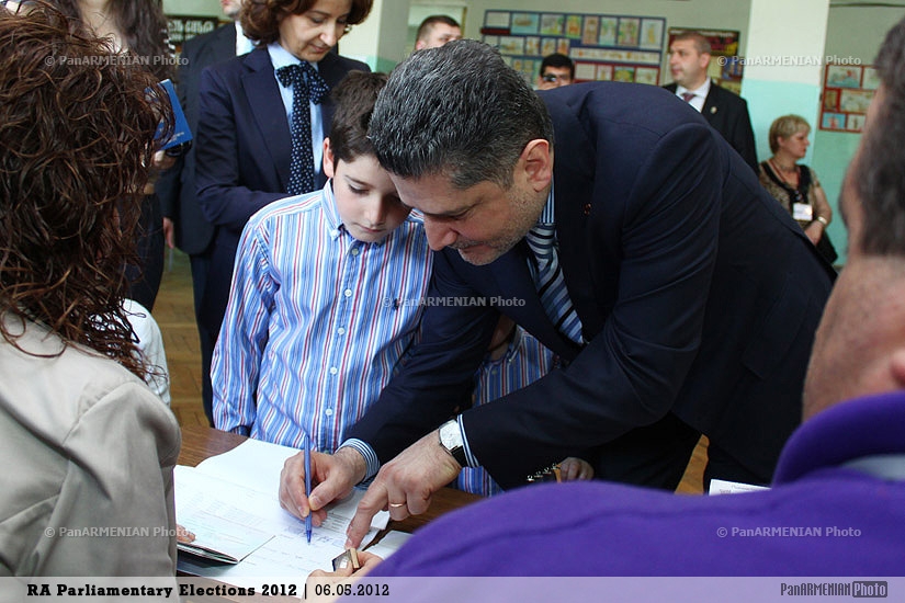 RA PM Tigran Sargsyan voting with his family