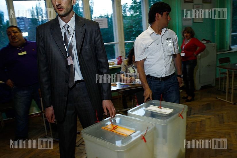 Парламентские выборы: закрытие избирательных участков