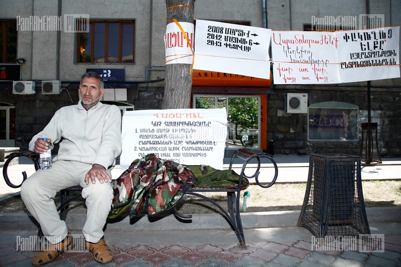 Հացադուլ ԿԸՀ-ի դիմաց