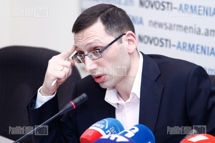 Press conference presenting printed media monitoring results