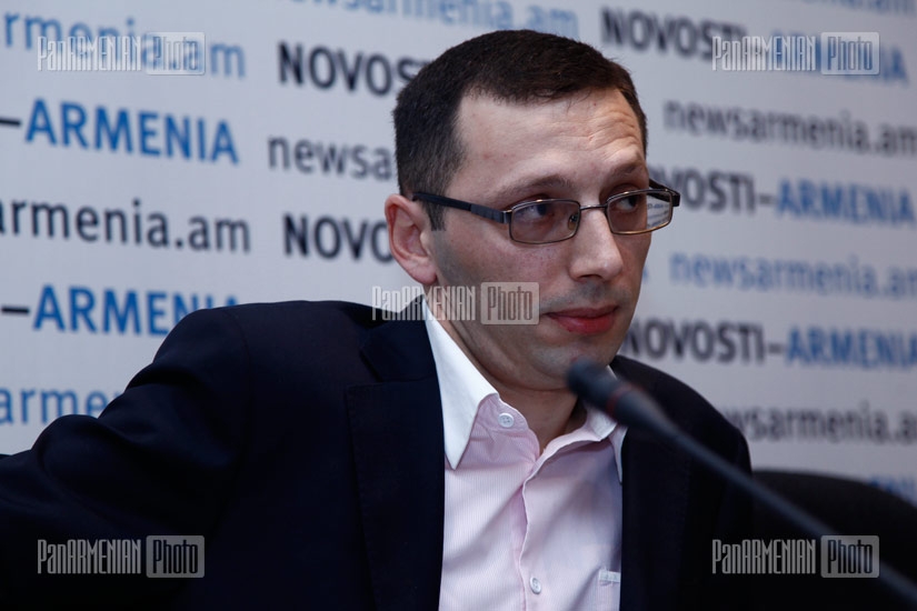 Press conference presenting printed media monitoring results
