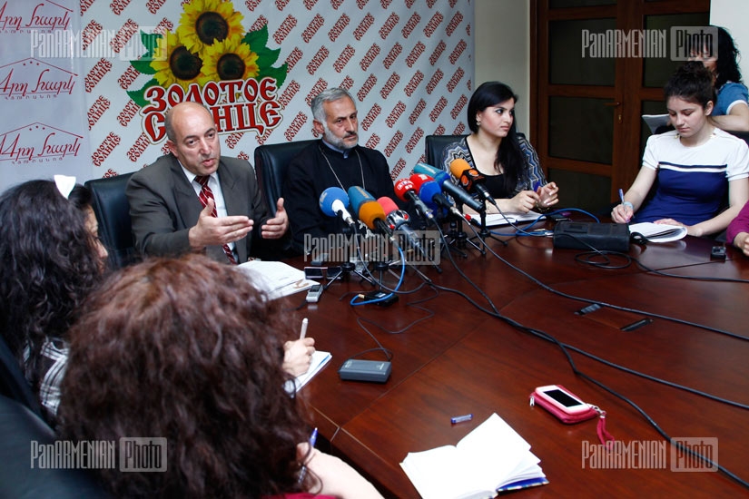 Արաբկիր համայնքի հոգևոր հովիվ `Տեր Բաբկեն Քահանա Հայրապետյանի և Իրավաբանների և հոգեբանների միջազգային ասոցիացիա Հկ նախագահ Խաչատուր Մարոզյանի ասուլիսը