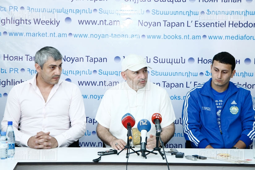 Հայաստանի ավանդական ուշուի ֆեդերացիայի նախագահ Տիգրան Չոբանյանի և Ուշուի միջազգային մրցաշարի մասնակից թիմերի ղեկավրաների ասուլիսը