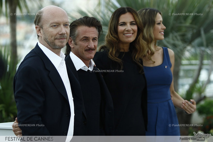 (from left) US director Paul Haggis, US actor Sean Penn, actress Roberta Armani and Czech model Petra Nemcova