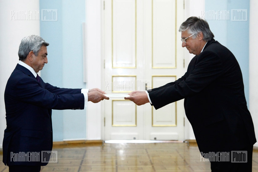 Newly appointed ambassador of Hungary to Armenia Sándor Szabó hands in his credentials to RA President Serzh Sargsyan 