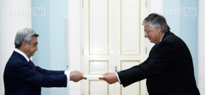 Newly appointed ambassador of Hungary to Armenia Sándor Szabó hands in his credentials to RA President Serzh Sargsyan 