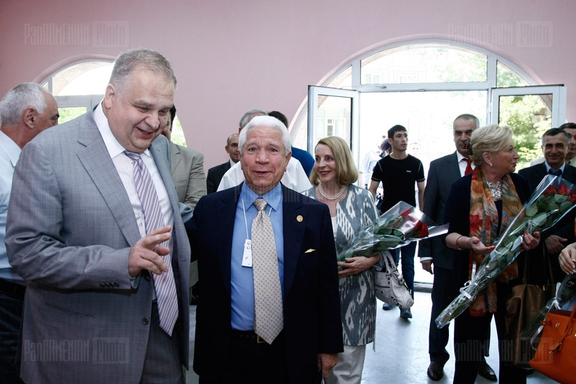 Председатель “Коалиции национальных этнических организаций” Насер Каземин удостоен звания почетного доктора Ереванского государственного педагогического университета 