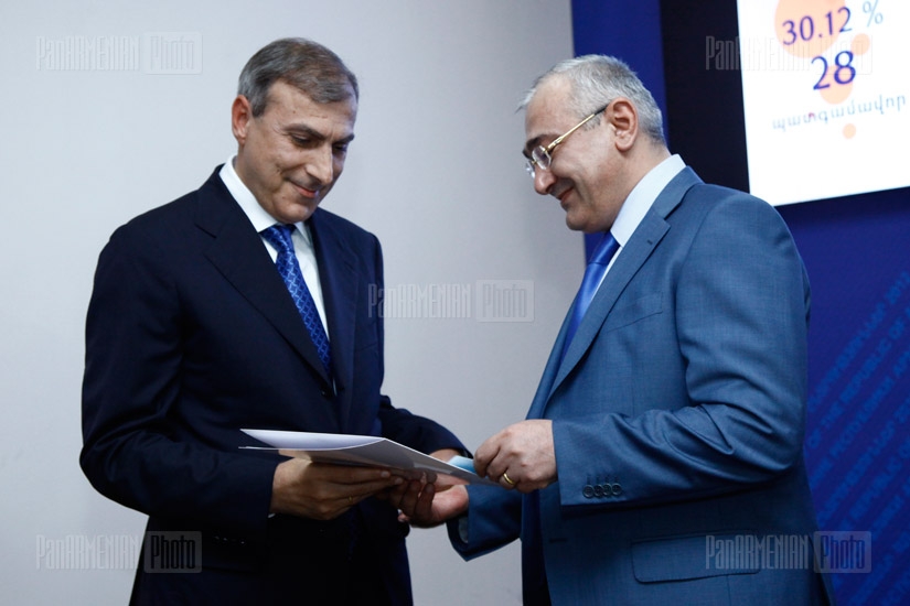 Handing in ceremony of parliamentary mandates takes place at Central Electoral Commission 