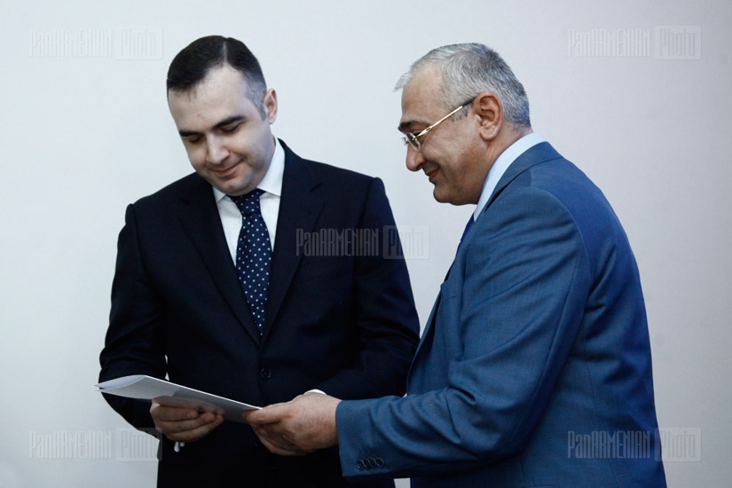 Handing in ceremony of parliamentary mandates takes place at Central Electoral Commission 