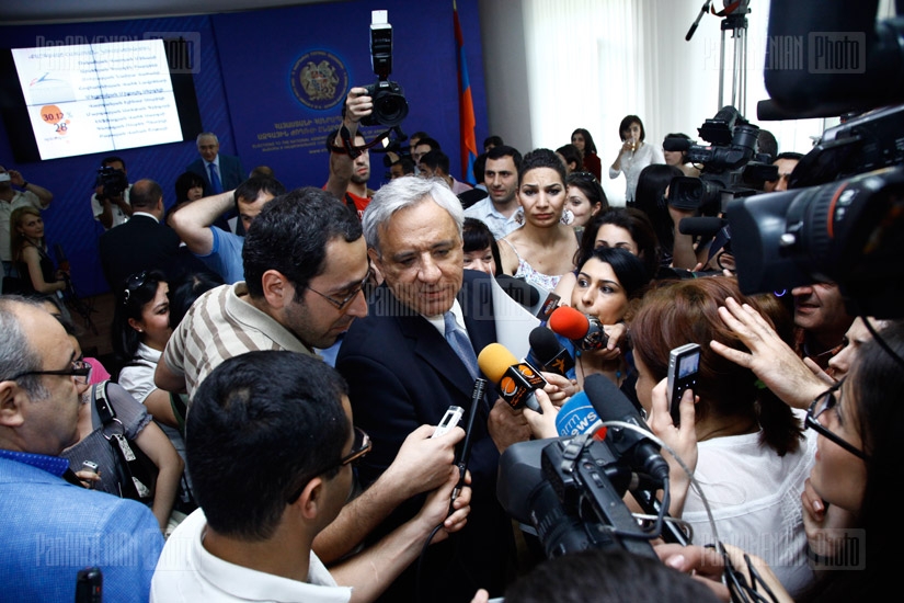 Handing in ceremony of parliamentary mandates takes place at Central Electoral Commission 