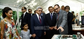 RA President Serzh Sarghsyan visits Yerevan Zoo with his family