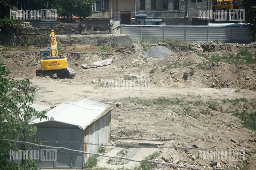 Construction in the yard of 106 Nalbandyan street