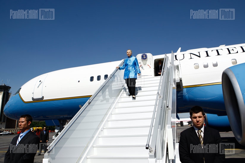 ԱՄՆ պետ.քարտուղար Հիլարի Քլինթոնը ժամանեց Զվարթնոց օդանավակայան