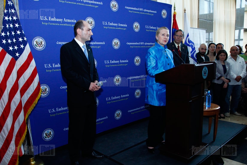 ԱՄՆ պետ.քարտուղար Հիլարի Քլինթոնը մասնակցեց համընդհանուր իրավունքներին նվիրված մրցանակների հանձնման արարողությանը  