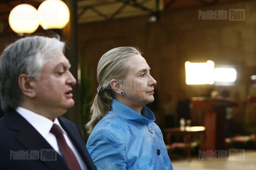 RA FM Edward Nalbandian meets with US Secretary of State Hillary Rodham Clinton