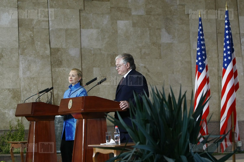 RA FM Edward Nalbandian meets with US Secretary of State Hillary Rodham Clinton