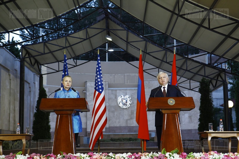 RA FM Edward Nalbandian meets with US Secretary of State Hillary Rodham Clinton