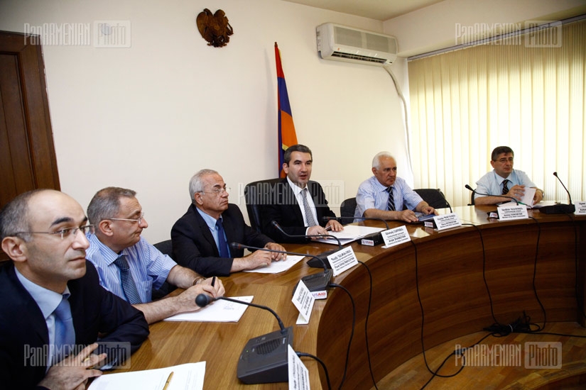 ՀՀ ՏՄՊՊՀ-ում տեղի ունեցավ նիստ նվիրված խախտումներին դեղորայքի շուկայում