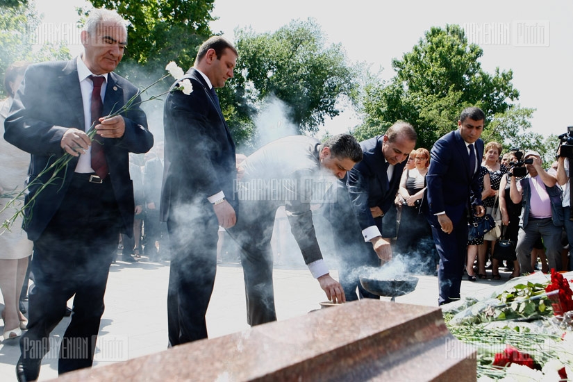 RA high ranked officials paid a visit to Pantheon on the occasion of RA former PM Andranik Margaryan's birth anniversary