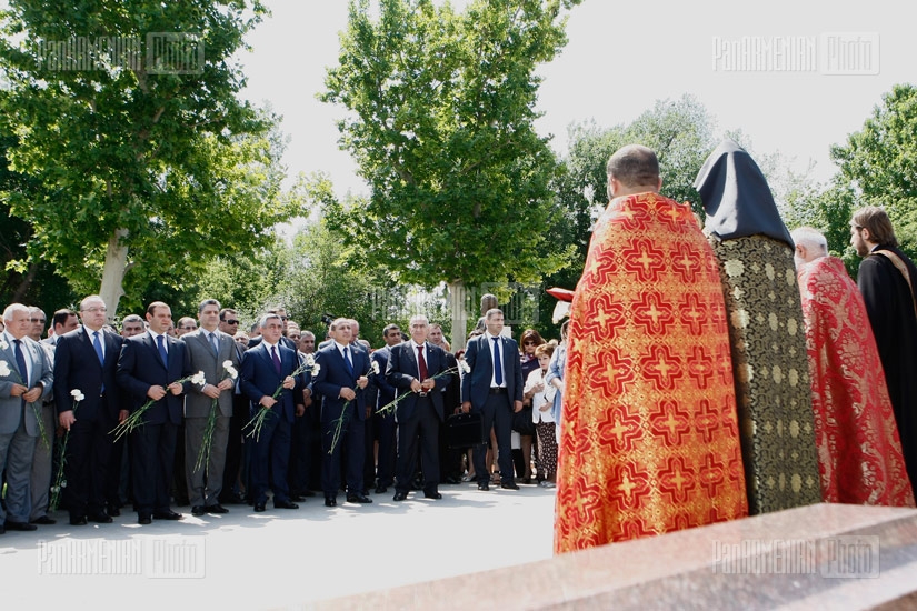RA high ranked officials paid a visit to Pantheon on the occasion of RA former PM Andranik Margaryan's birth anniversary