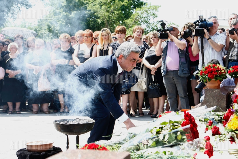 RA high ranked officials paid a visit to Pantheon on the occasion of RA former PM Andranik Margaryan's birth anniversary