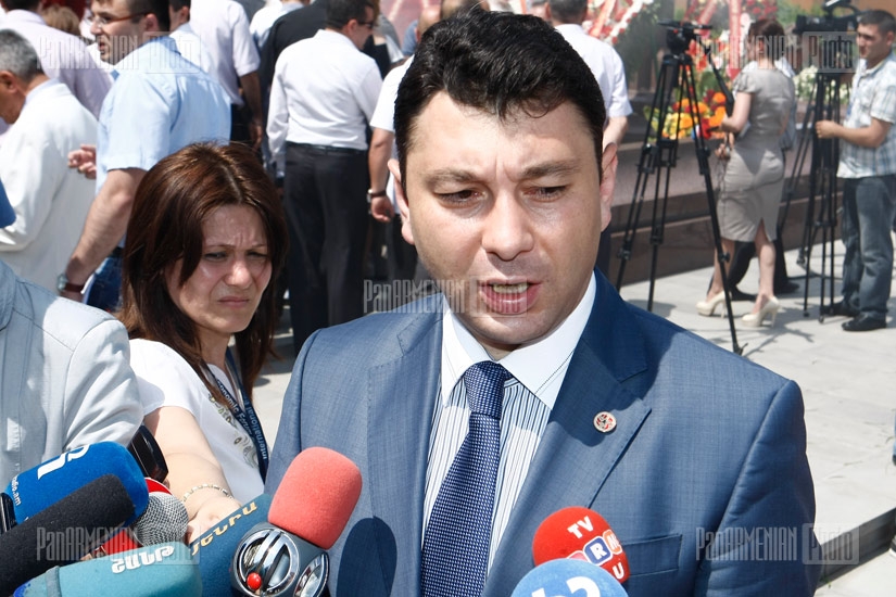 RA high ranked officials paid a visit to Pantheon on the occasion of RA former PM Andranik Margaryan's birth anniversary
