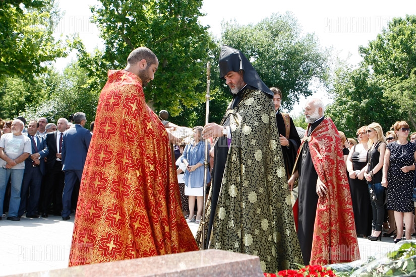 RA high ranked officials paid a visit to Pantheon on the occasion of RA former PM Andranik Margaryan's birth anniversary