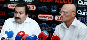 Press conference of deputy head of Literature Institute Vardan Devrikyan and monument expert Samvel Karapetyan