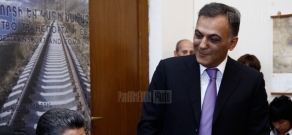 RA PM Tigran Sargsyan presents new Minister of Transport and Communications Gagik Beglaryan