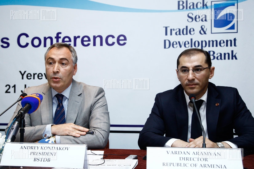 Press conference of Black Sea Trade & Development Bank President Andrey Kondakov and Armenian branch director Vardan Aramyan