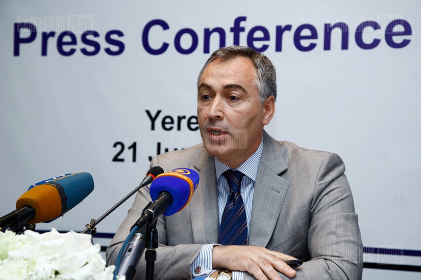 Press conference of Black Sea Trade & Development Bank President Andrey Kondakov and Armenian branch director Vardan Aramyan