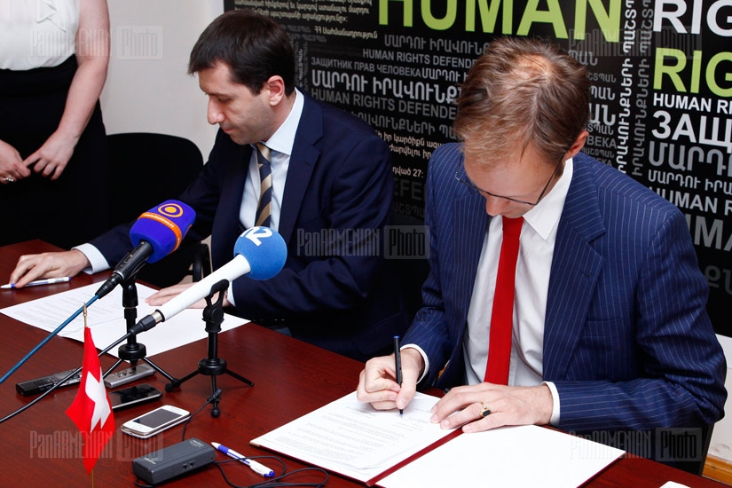 Մարդու իրավունքների պաշտպան Կարեն Անդրեասյանը և Հայաստանում Շվեյցարիայի դեսպան Կոնստանտին Օբոլենսկին ստորագրեցին փոխհամագործակցության հուշագիր