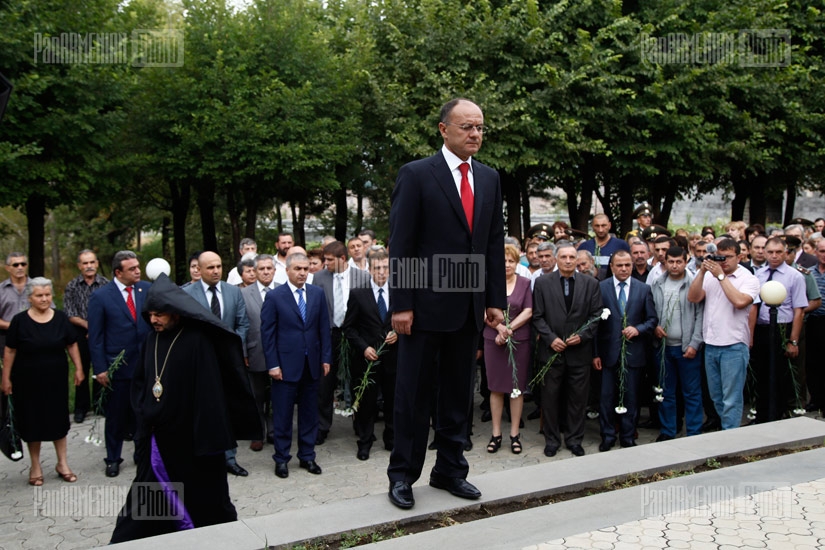 Representatives of RA Ministry of Defense and various organizations pay a visit to Yerablur pantheon on the occasion of Lost Soldiers Commemoration Day