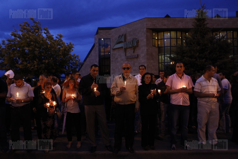 Candle lightning ceremony in memory of Vahe Avetyan in front of Harsnaqar restaurant 