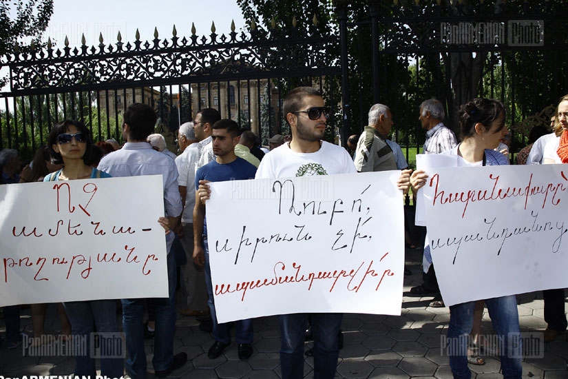 Protest in front of RA Parliament concerning Vahe Avetyan's murder