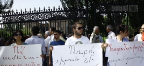 Protest in front of RA Parliament concerning Vahe Avetyan's murder