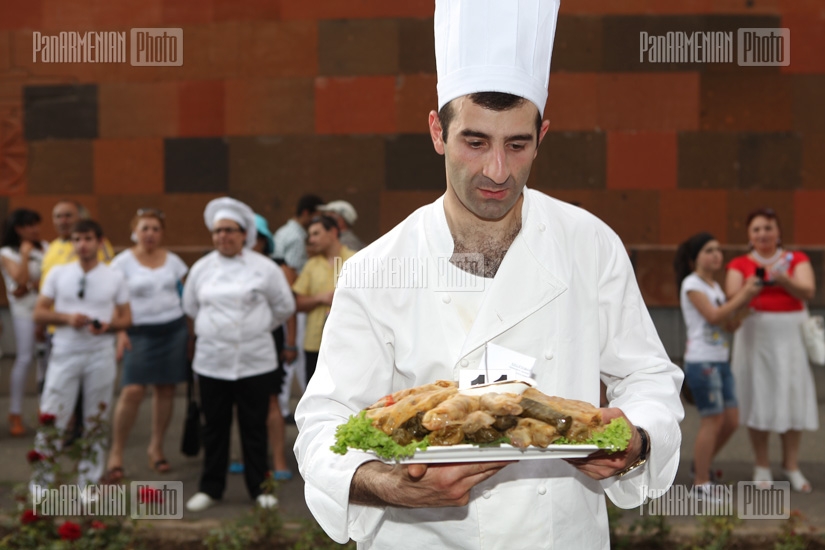 В Сардарапате прошел фестиваль толмы 