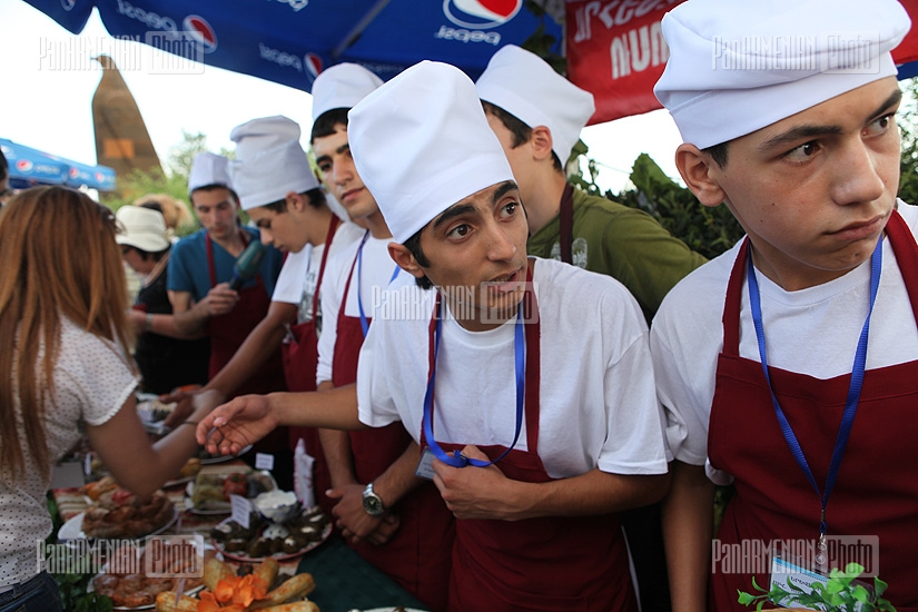 В Сардарапате прошел фестиваль толмы 