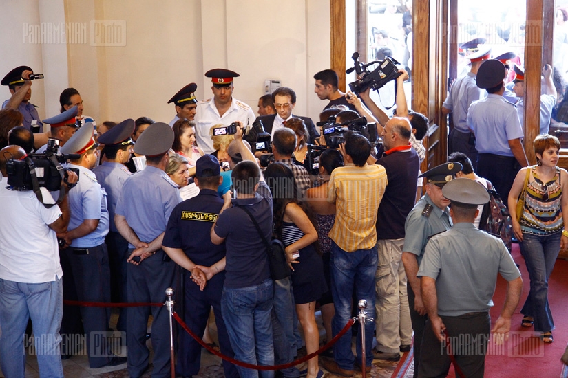 Relatives of dead soldiers hold protest in government building