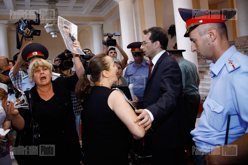 Relatives of dead soldiers hold protest in government building