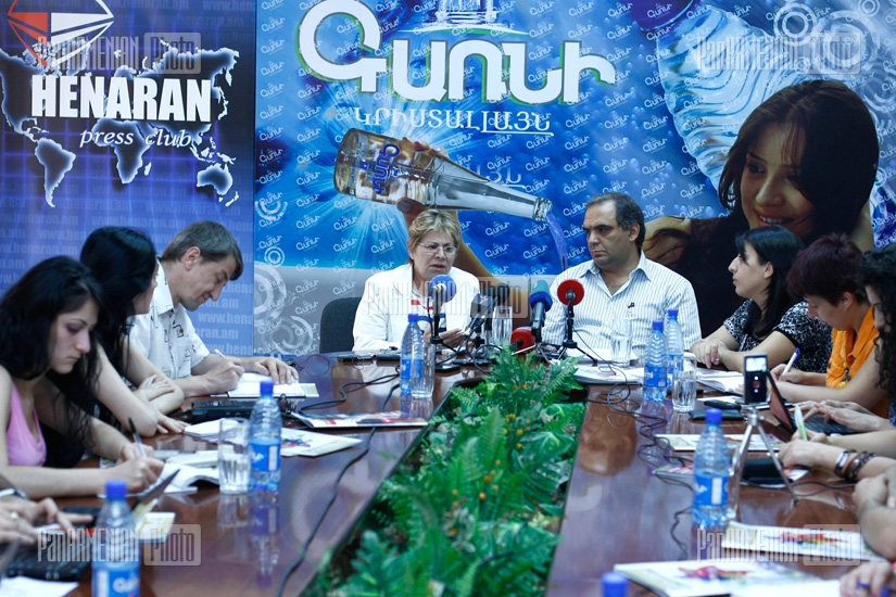Հայաստանի սպառողների ազգային ասոցիացիայի նախագահ Մելիտա Հակոբյանի և “Տաթև” տուրիստական ընկերության տնօրեն Առլեն Դավուդյանի մամուլի ասուլիսը