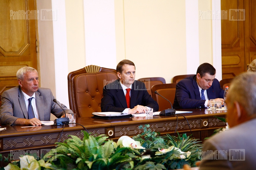 Armenian parliament speaker Hovik Abrahamyan meets with Russian Duma delegation members 