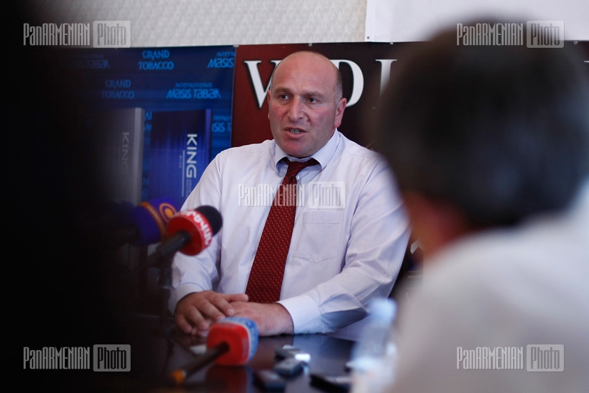 Пресс-конференция ректора Армянской государственной академии управления Армена Локяна