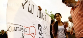 В Ереване прошло шествие, посвященное сороковинам убитого в ресторане 