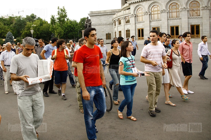 Armenian opposition activists march to PACE office